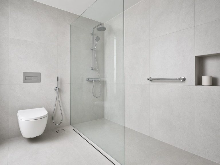 Level-access wet room